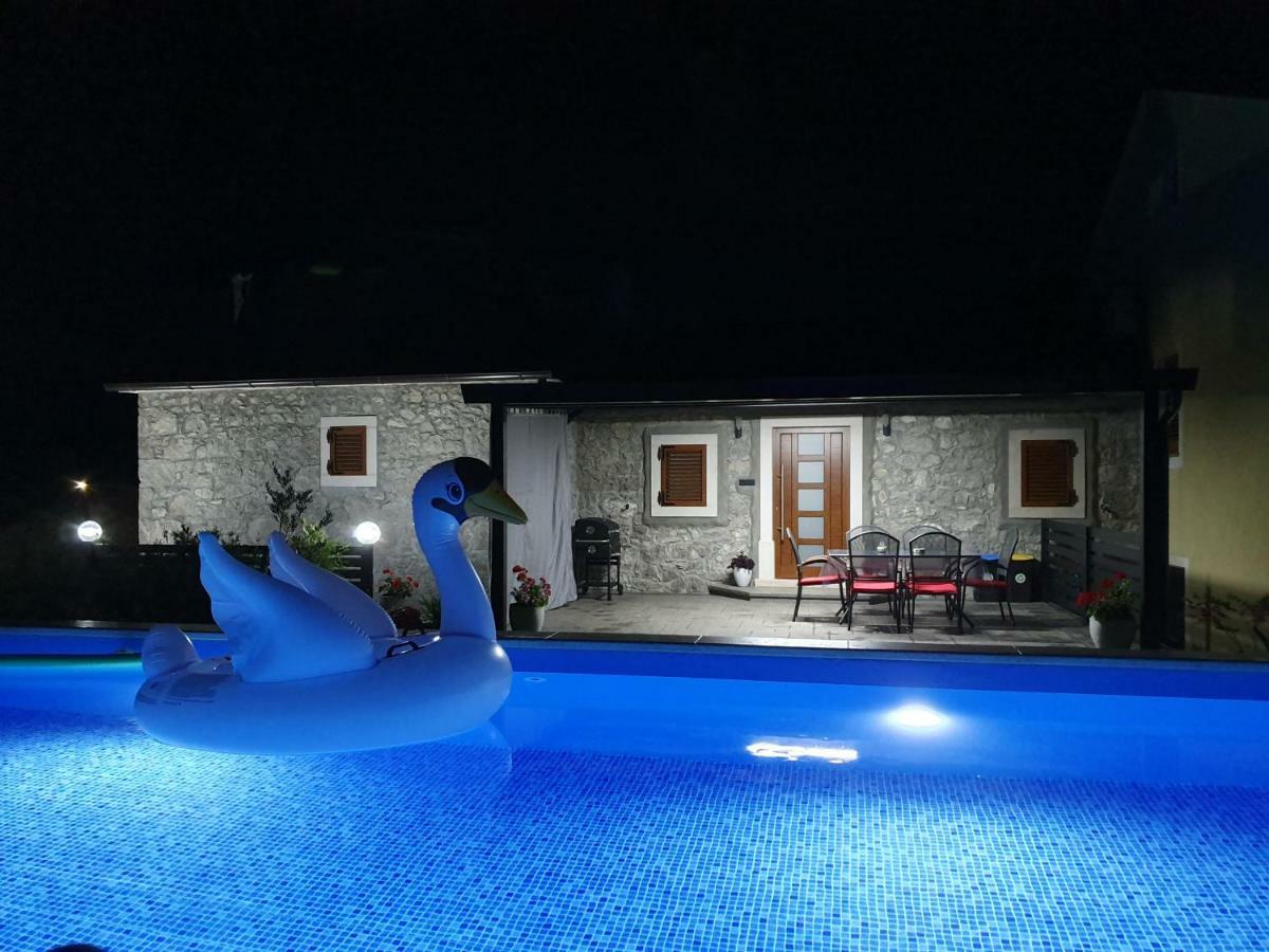 Villa Kos Lupoglav  Εξωτερικό φωτογραφία