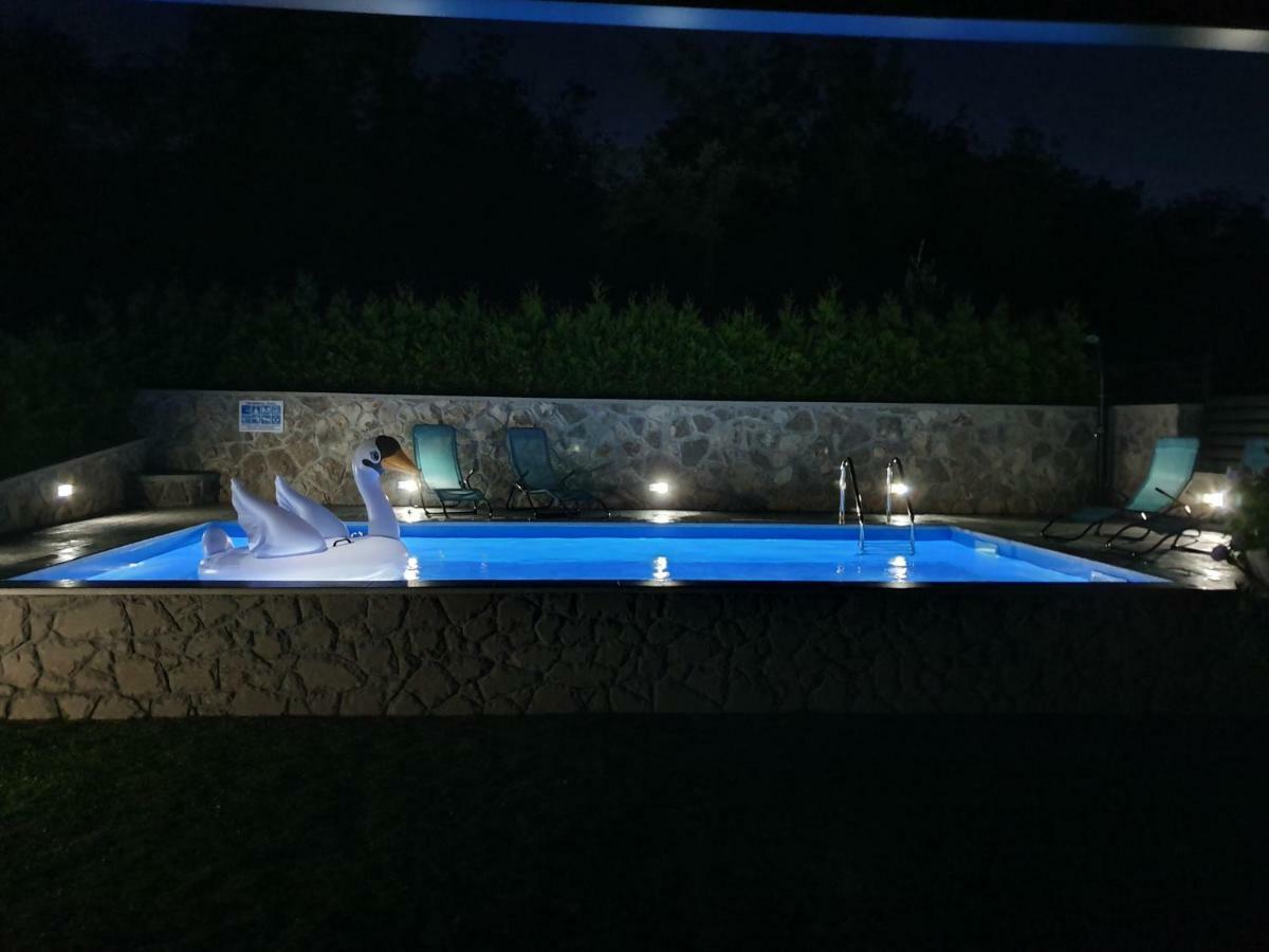 Villa Kos Lupoglav  Εξωτερικό φωτογραφία